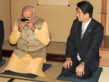 Narendra Modi and Shinzo Abe during a tea ceremony at the Akasaka Palace in Tokyo, 2014. (© Narendra Modi)